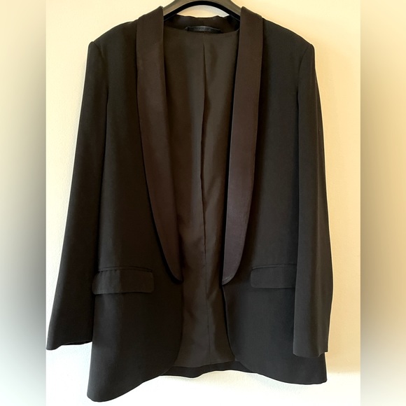 Very gently worn. Slouchy fit. Satin detail collar. Inside pocket. - Picture 4 of 4